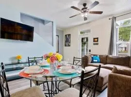 Family Fun Beach House, Sleeps 8, Pool