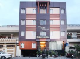 Hotel Janki International 3 KM From Kashi Vishwanath Temple Free Pickup From Railway Station, hotelli kohteessa Varanasi