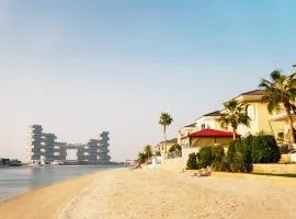 Luxe 4BR Villa on Palm Jumeirah with Beach Access