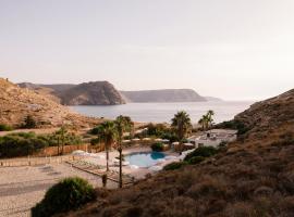 wecamp Cabo de Gata، فندق شاطئي في لاس نيغراس