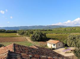 Ferme de restantier, farm stay in La Tour-dʼAigues