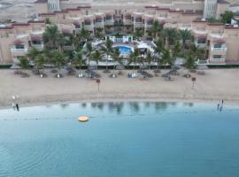 منتجع شاطئ الدولفين للإيواء السياحي, Resort in Yanbu