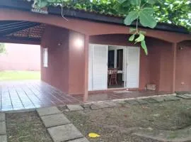 Casa a duas quadras da praia - Balneário Saint Etienne - Matinhos