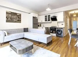 HEARTH OF DOWNTOWN LUXURY, 4 NEW APARTMENTs