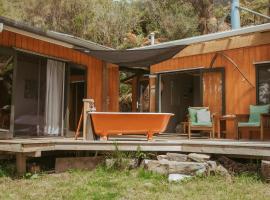 Golden Bay Glamping, pet-friendly hotel sa Takaka