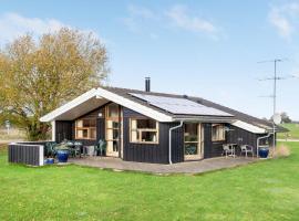 Lovely Home In Askeby With Sauna, sumarhús í Askeby