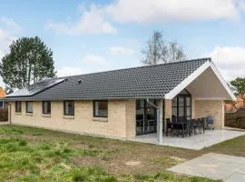 4 Bedroom Gorgeous Home In Bogø By