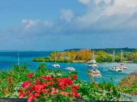 Boutique Villa on the Rocks with Stunning Sea Views, Infinity Pool & Private Jetty, βίλα σε Trou dʼ Eau Douce