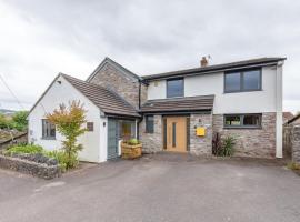 Spacious House in the Heart of Cheddar, hótel í Cheddar