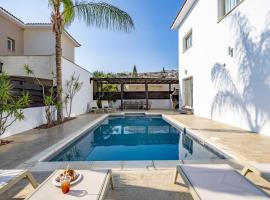 Agios Tychon Luxury Villa with Private Pool、リマソールのホテル