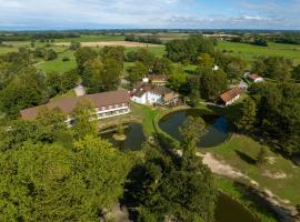 Hôtel et Cottages Domaine Du Marquenterre, hotel v mestu Saint-Quentin-en-Tourmont