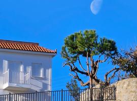 Peloponnese Hideout - White house with the sea view、アクラタのホテル