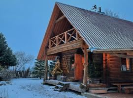 Namelis Atokvėpis: Čiuiniukai şehrinde bir tatil evi