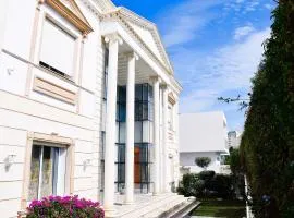 L'Orchidée - Villa de luxe avec piscine chauffée, ascenseur privatif et vue sur le lac de Tunis