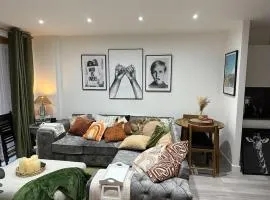 Boujee Boho Apartment in City Centre with Parking