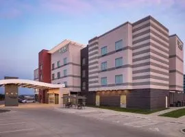 Fairfield by Marriott Inn & Suites Omaha at MH Landing