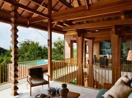 Kado Kubu - Boutique 2BR Pink Villa & Sky Pool with Ocean Views in Uluwatu