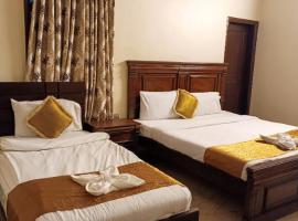 Luxury inn Rooms near Expo center , air port , agha khan, hotel em Carachi