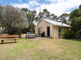 토키에 위치한 반려동물 동반 가능 호텔 Bells Beach Cottages - Pet friendly cottage with wood heater