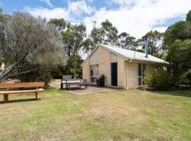 Bells Beach Cottages - Pet friendly cottage with wood heater