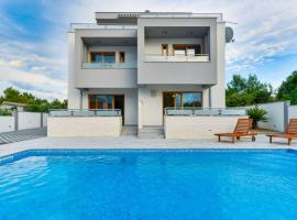 Villa with pool, 50 m from the sandy beach - ID 2209 by Traveler tourist agency Krk, hotel en Zaton