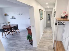 6 appartements et 4 adresses à mi-chemin entre le Vieux Port et l île de Ré: La Rochelle'de bir otel