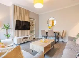 Stylish Two Bedroom Apartment with Private Parking