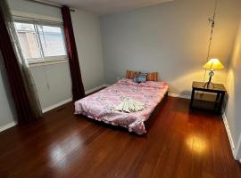 Budget Room Near Toronto 15 Min - Plazas, Shopping, Restaurants, Transit Nearby B1, hotel di Brampton