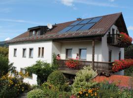 Gästehaus Fidelis, hôtel avec piscine à Grafenwiesen