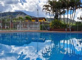 Hotel Campestre Alto de Sion Guatapé, viešbutis mieste Gvatapė