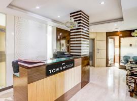 Townhouse RELAX SUITS A BOUTIQUE HOTEL VASUNDHARA，位于加济阿巴德的酒店