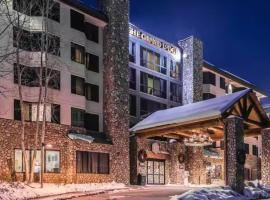 Grand Lodge Crested Butte, hotel u gradu Krested Bjut