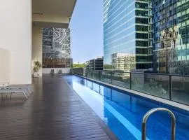 Lux 39th floor 2br 2bath, River view, Pool, Gym, Wifi