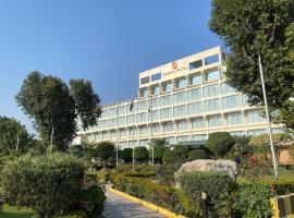 Peshawar Serena Hotel, отель в городе Пешавар