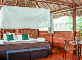 Ecolucerna Lodge Tambopata, hotell i Puerto Maldonado