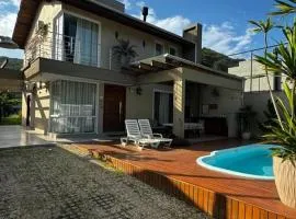 Casa com piscina no Mariscal