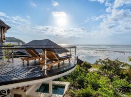 Beachfront 2bdrs private villa - Bingin, hotell i Bingin Beach