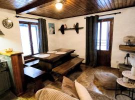 Apartment with balcony in Antey Saint Andre 45 m² mountain view, hotell sihtkohas Antey-Saint-André