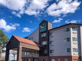 덴버에 위치한 호텔 Quality Inn & Suites Denver International Airport