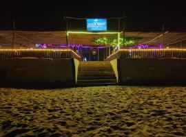 Villa Wave Resort and Restaurant, beach hotel in Gokarna