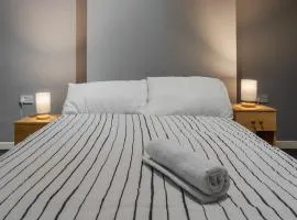 4-Bedrooms Serviced Accommodation Liverpool by Tomla- Free Parking