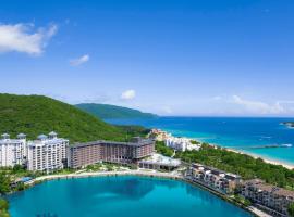 HUALUXE Hotels and Resorts Sanya Yalong Bay Resort, an IHG Hotel, resort i Sanya