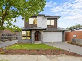 Absolutely Stunning Newly Built Burwood Townhouse