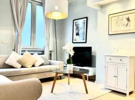 Beautiful 2 bedroom familiar luxury apartment