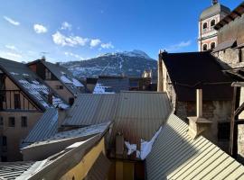 Charmant appartement avec jolie vue, hotel a Briançon