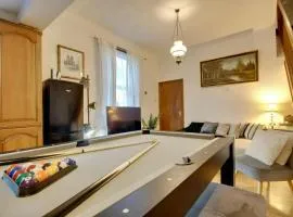 Portsmouth Maisonette with 5 Beds and Pool Table