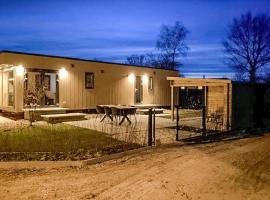 Gorgeous StaCaravan In Grou With Kitchen, hotel a Grou