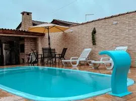 Casa em Matinhos com piscina e caiaque