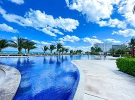 Luxury Apartment ocean view & Beach front in the best location of Cancun