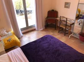 Beautiful room in Aix center, hotell i Aix-en-Provence